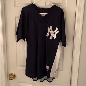 Authentic Men’s Majestic Yankee Shirt Size Large